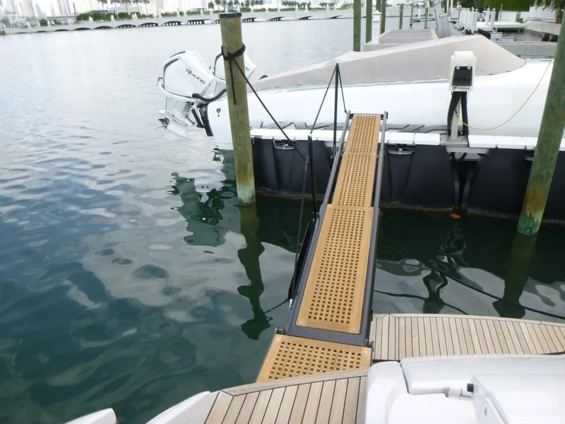 Slide: The Image of Pershing 62 2020 - 5812130