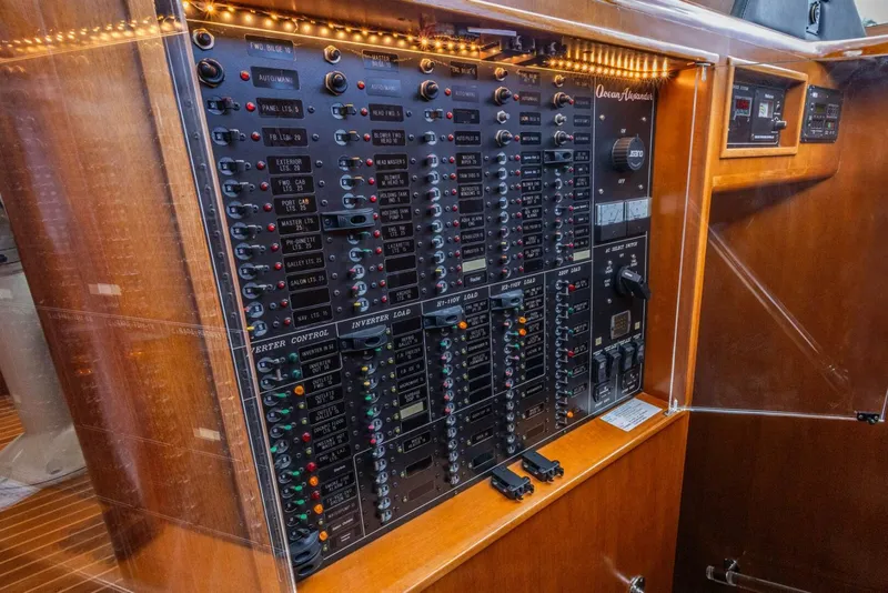 Slide: The Image of Ocean Alexander Raised Pilothouse Flybridge Sedan 2005 - 5701749