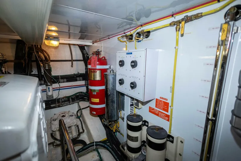 Slide: The Image of Ocean Alexander Raised Pilothouse Flybridge Sedan 2005 - 5701775