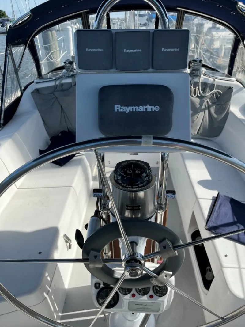 Slide: The Image of Used Sail Monohull for sale 2005 Catalina 36 MkII - ESCAPADE - 5703026