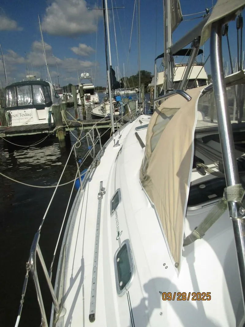 Slide: The Image of 38' Beneteau port side deck1 - 5703758