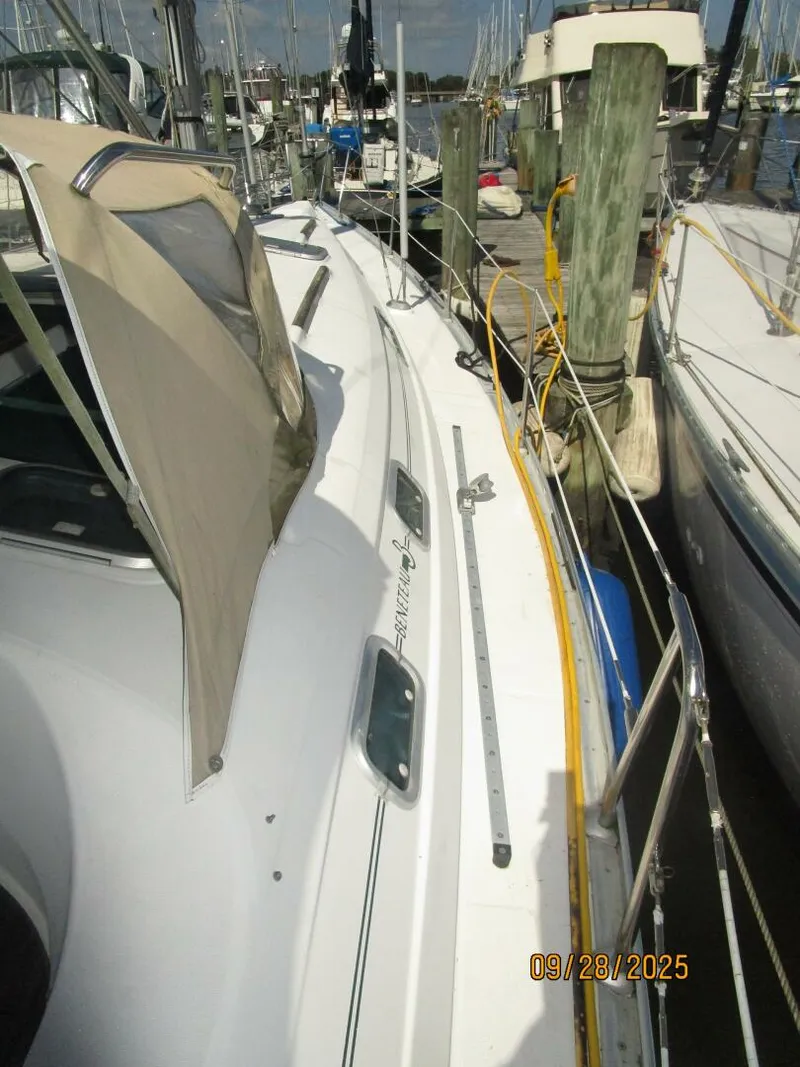 Slide: The Image of 38' Beneteau starboard side deck1 - 5703773