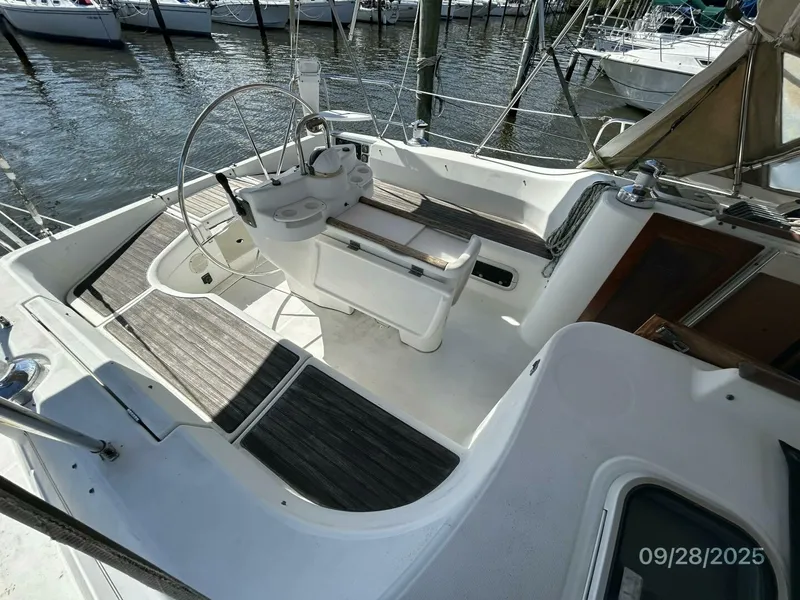 Slide: The Image of 38' Beneteau cockpit1 - 5703725