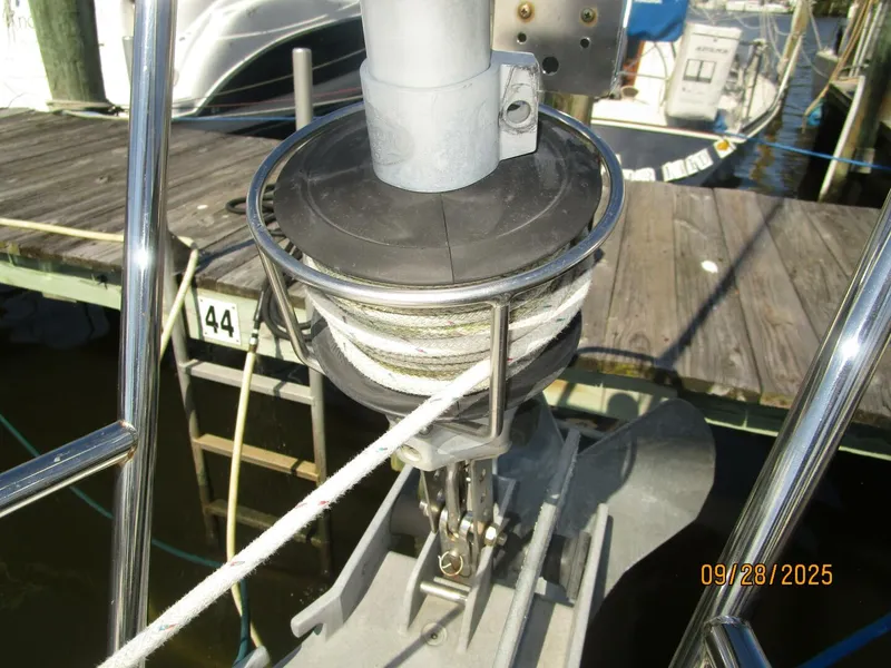 Slide: The Image of 38' Beneteau roller furler - 5703760