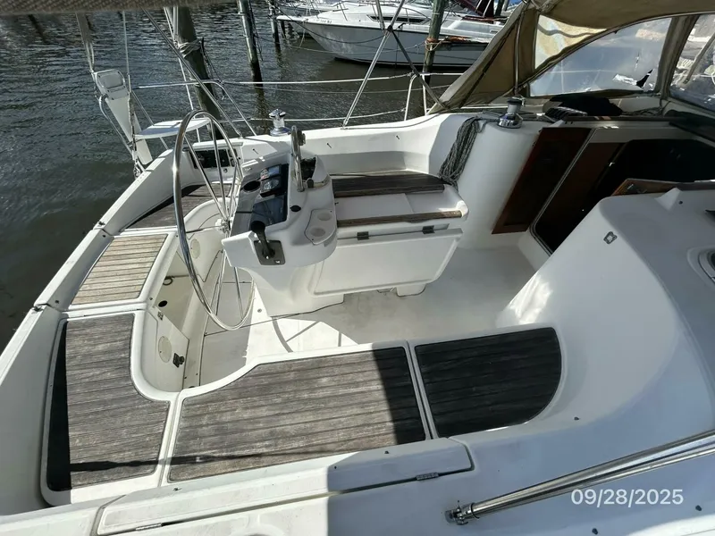 Slide: The Image of 38' Beneteau cockpit port - 5703726