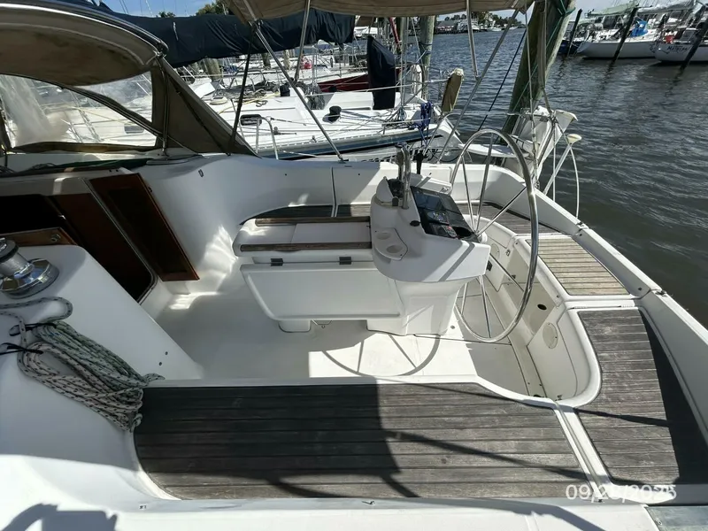 Slide: The Image of 38' Beneteau cockpit starboard - 5703727