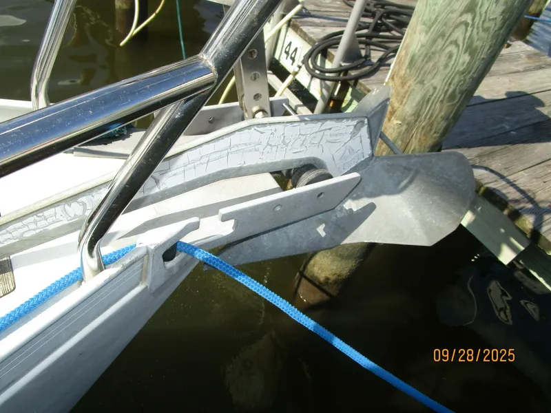 Slide: The Image of 38' Beneteau anchor - 5703709