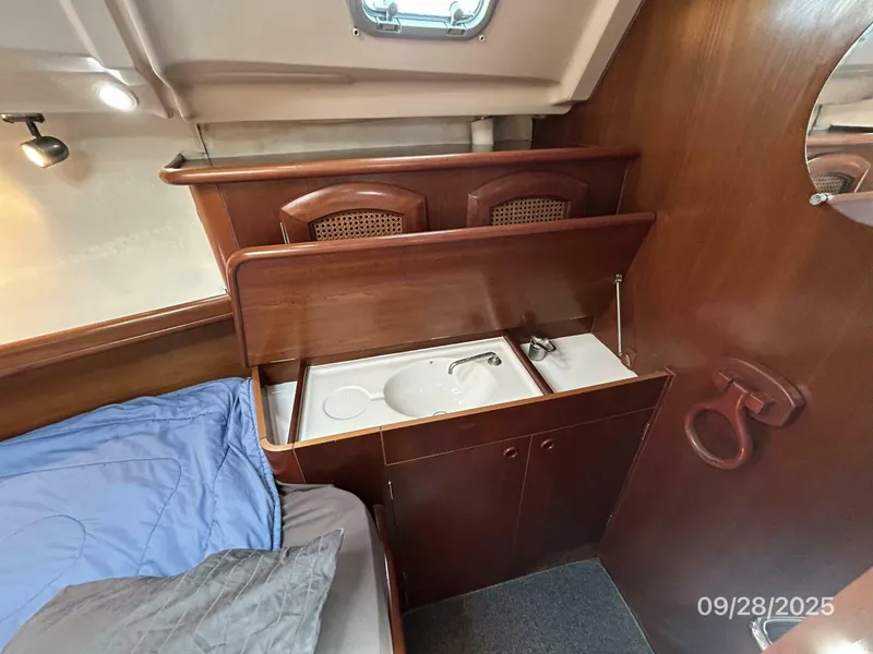 Slide: The Image of 38' Beneteau forward stateroom sink - 5703737