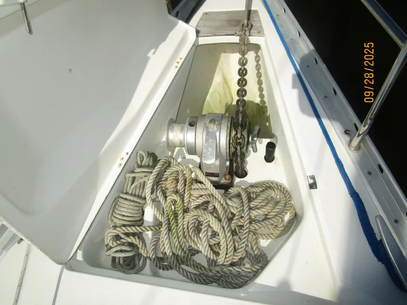 Slide: The Image of 38' Beneteau anchor windlass1 - 5703710