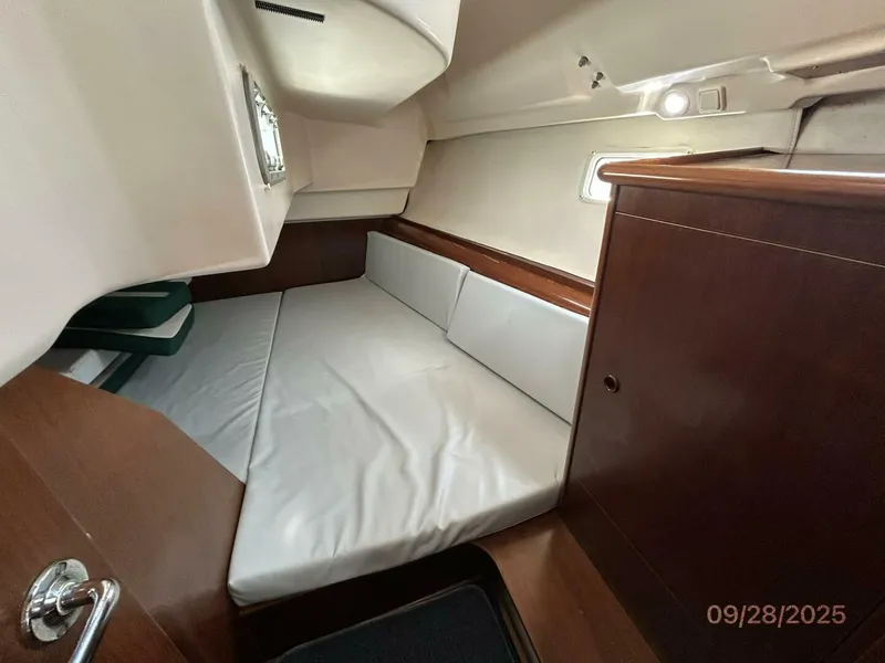 Slide: The Image of 38' Beneteau aft stateroom - 5703707
