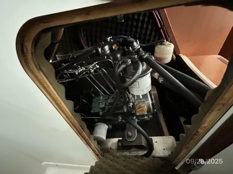 Slide: The Image of 38' Beneteau auxiliary access3 - 5703713