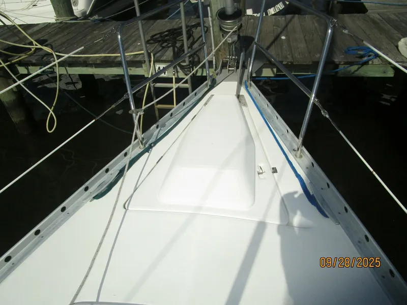 Slide: The Image of 38' Beneteau anchor windlass2 - 5703711