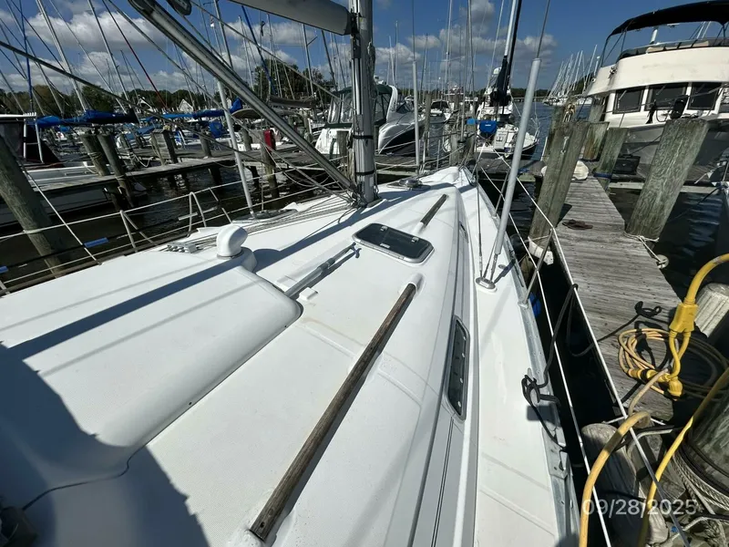 Slide: The Image of 38' Beneteau foredeck1 - 5703733