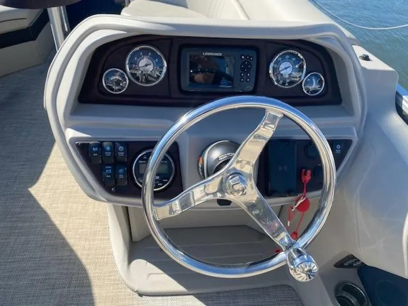 Slide: The Image of Full Gauges, Lowrance GPS/Fish Finfer - 5704757