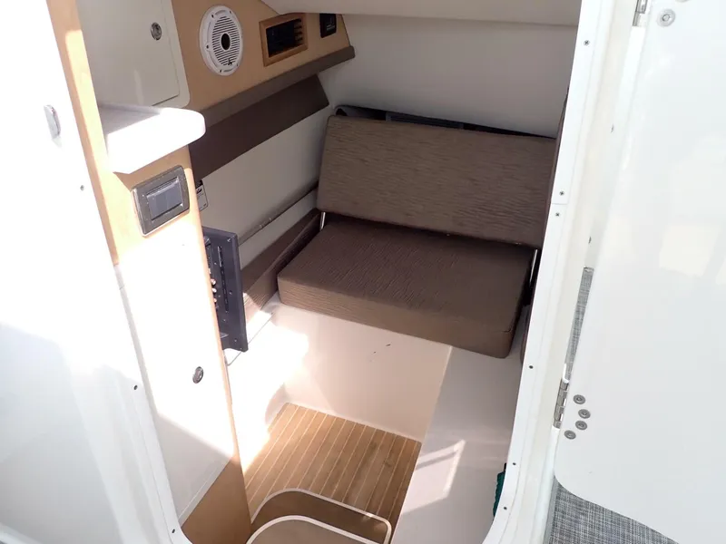 Slide: The Image of World Cat 32 DC 2022 - 5705021