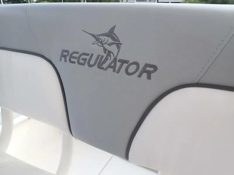 Slide: The Image of Regulator Marine 23CC 2020 - 5705001