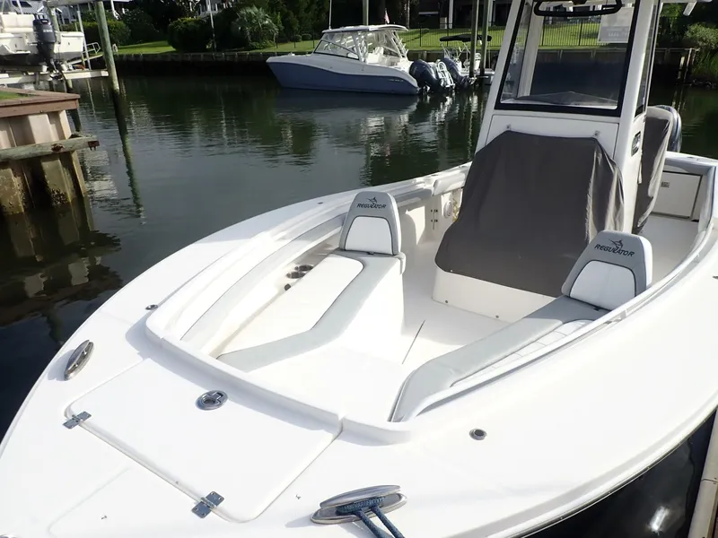 Slide: The Image of Regulator Marine 23CC 2020 - 5704973