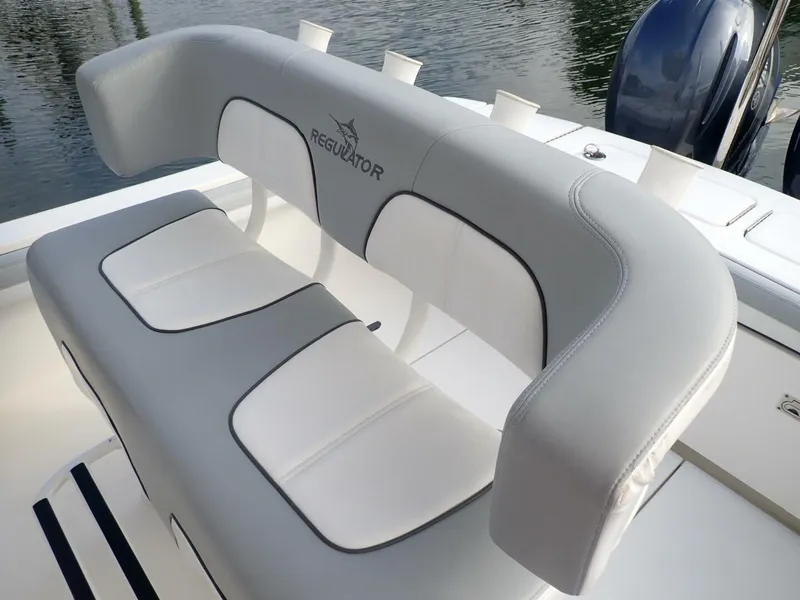 Slide: The Image of Regulator Marine 23CC 2020 - 5705003