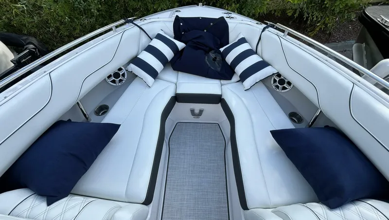 Slide: The Image of 2026 Regal 26 LX6 - Bow - 5724308