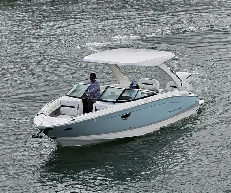 Slide: The Image of 2026 Regal 26 LX6 - Profile Port 3/4 Bow - 5719485