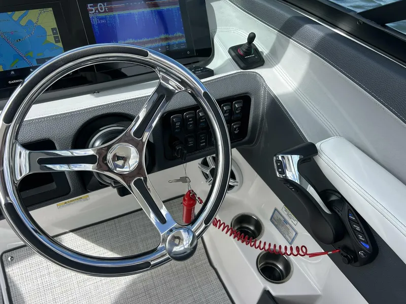 Slide: The Image of 2026 Regal 26 LX6 - Helm - 5719483