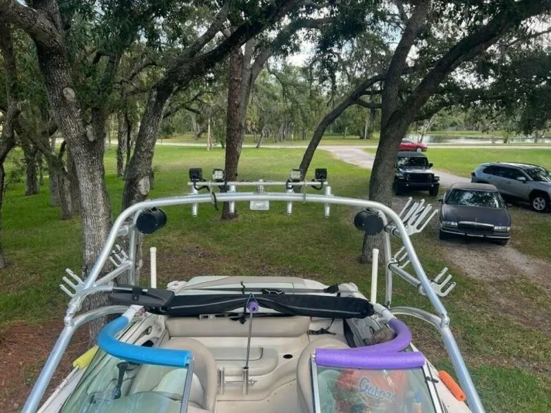 Slide: The Image of Sea Ray 220 Bow Rider 2003 - 7516821