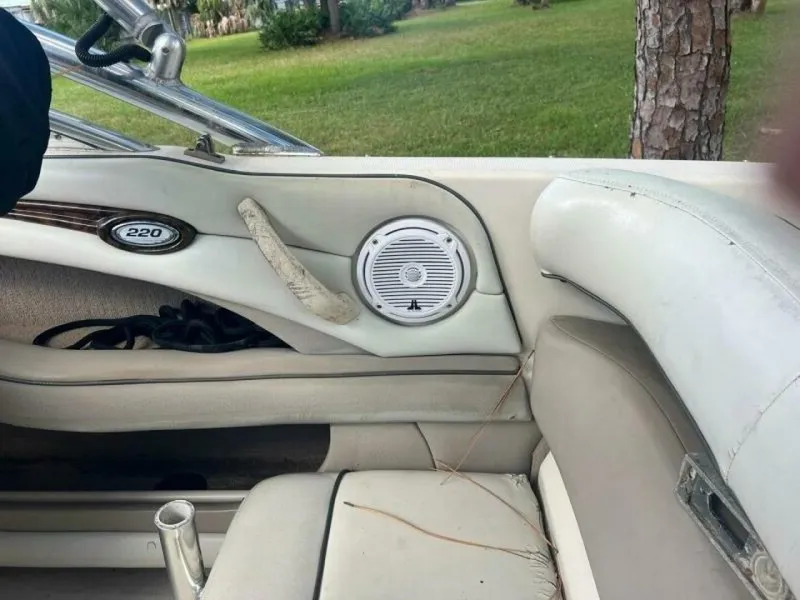Slide: The Image of Sea Ray 220 Bow Rider 2003 - 5705529