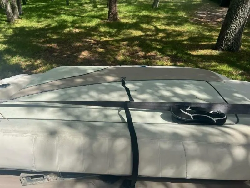 Slide: The Image of Sea Ray 220 Bow Rider 2003 - 5705519