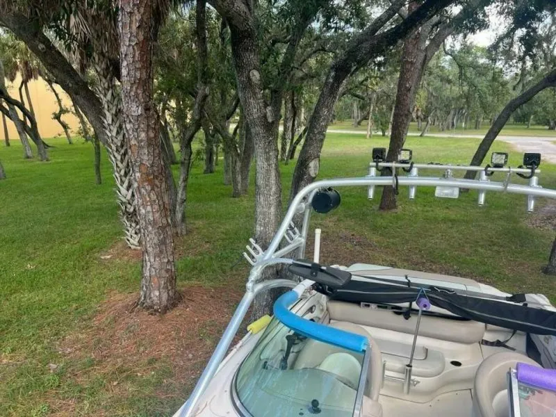 Slide: The Image of Sea Ray 220 Bow Rider 2003 - 5705527