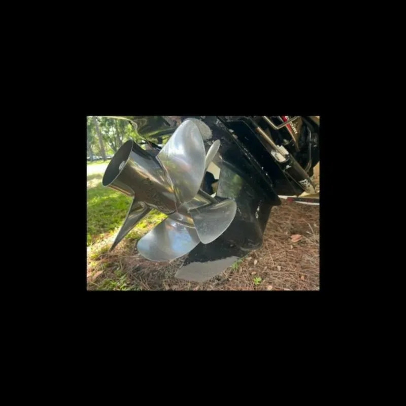 Slide: The Image of Sea Ray 220 Bow Rider 2003 - 5705531