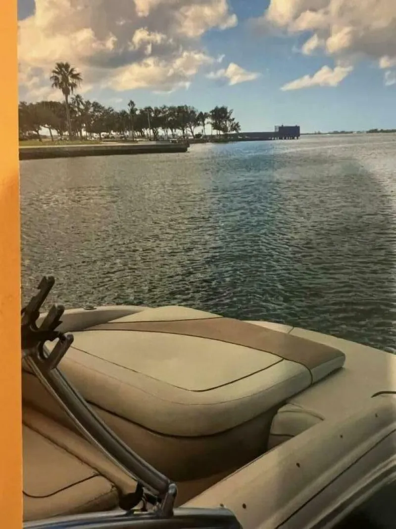 Slide: The Image of Sea Ray 220 Bow Rider 2003 - 5705508