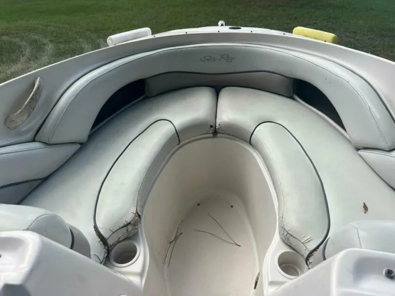 Slide: The Image of Sea Ray 220 Bow Rider 2003 - 7516820