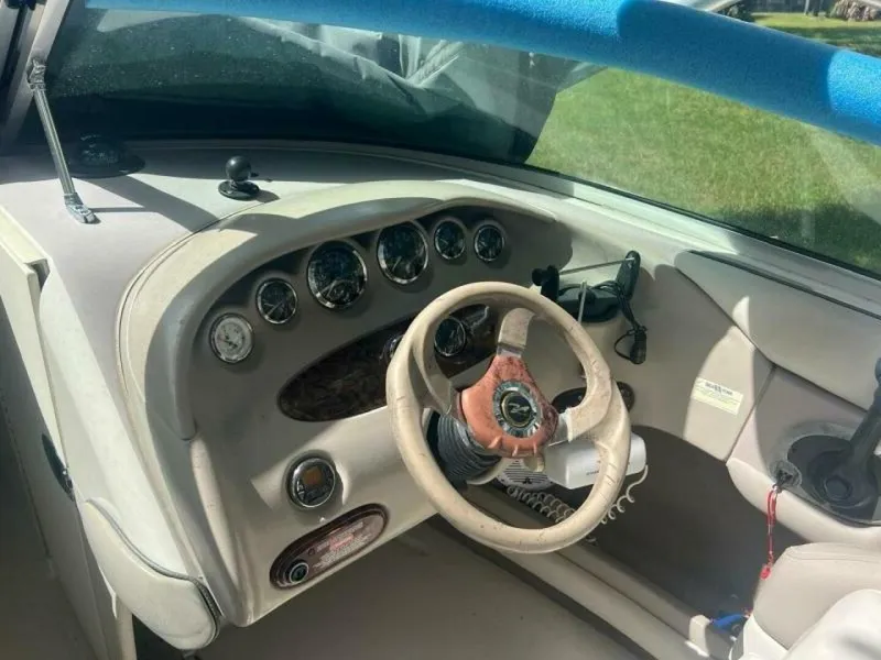 Slide: The Image of Sea Ray 220 Bow Rider 2003 - 5705514