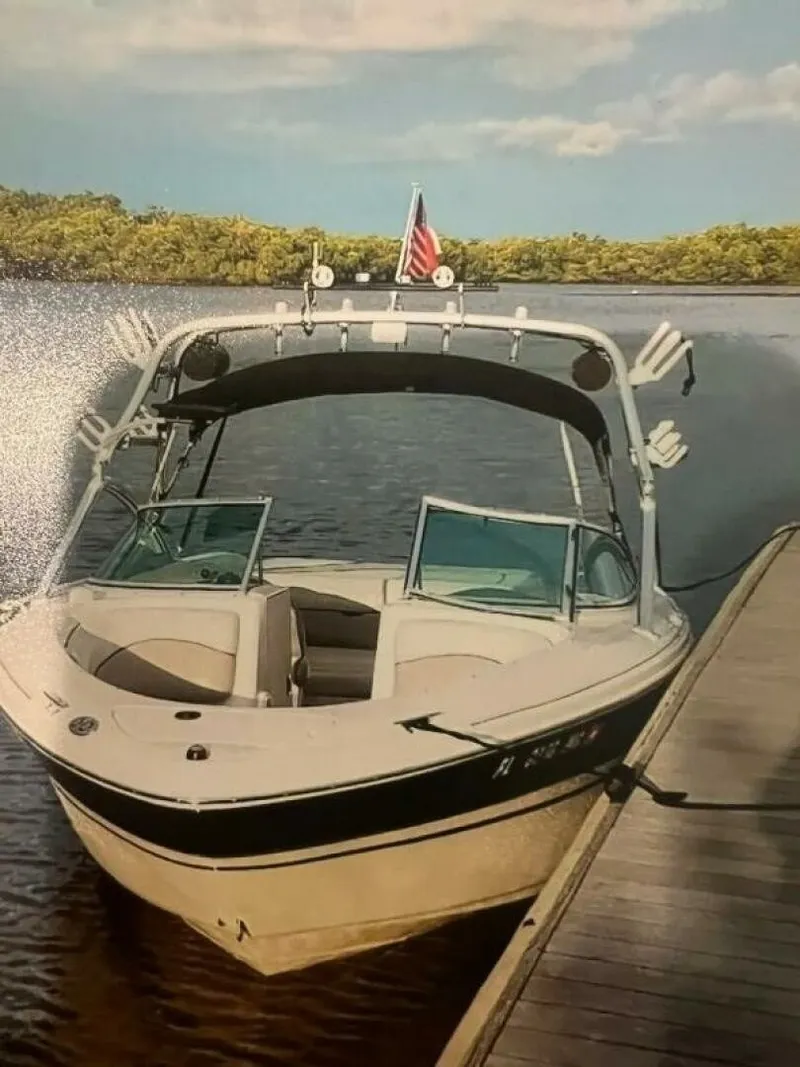 Slide: The Image of Sea Ray 220 Bow Rider 2003 - 7516831
