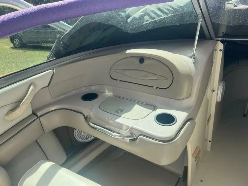 Slide: The Image of Sea Ray 220 Bow Rider 2003 - 5705522