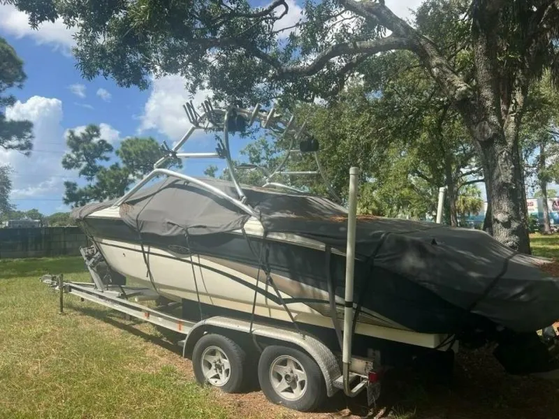 Slide: The Image of Sea Ray 220 Bow Rider 2003 - 7516805