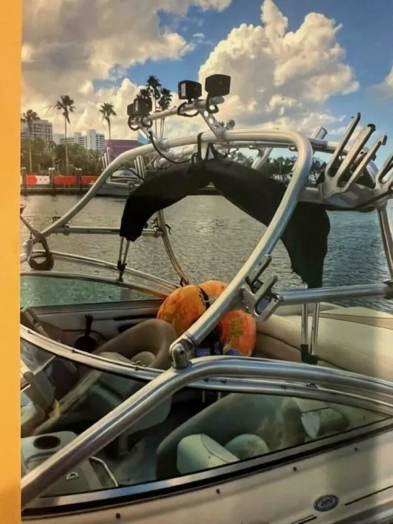 Slide: The Image of Sea Ray 220 Bow Rider 2003 - 7516815