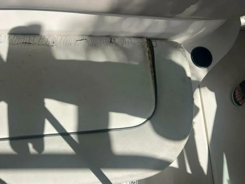 Slide: The Image of Sea Ray 220 Bow Rider 2003 - 7516818