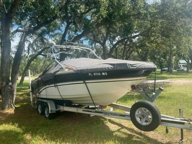 Slide: The Image of Sea Ray 220 Bow Rider 2003 - 7516816