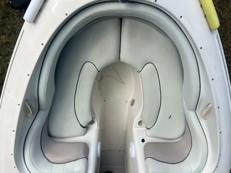 Slide: The Image of Sea Ray 220 Bow Rider 2003 - 7516807