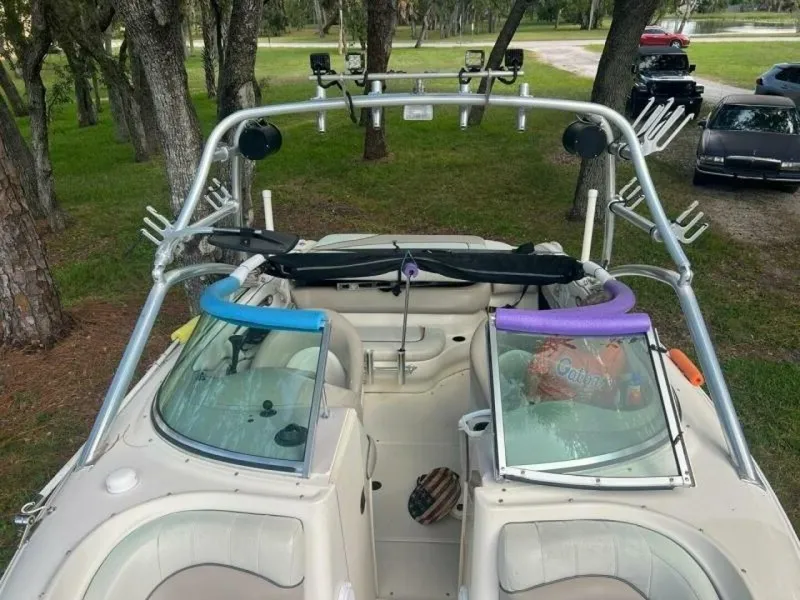 Slide: The Image of Sea Ray 220 Bow Rider 2003 - 7516806