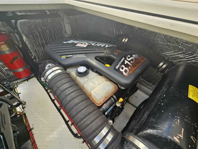 Slide: The Image of Cruisers 370 Express 2004 - 5705666