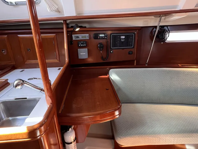 Slide: The Image of Beneteau 331 2004 - 5707717