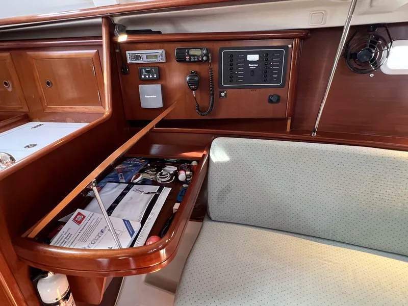 Slide: The Image of Beneteau 331 2004 - 5707718