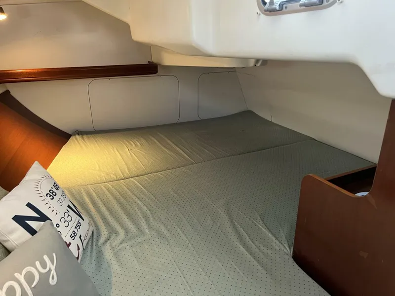 Slide: The Image of Beneteau 331 2004 - 5707723