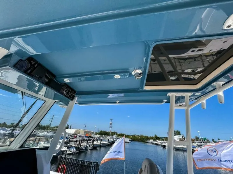 Slide: The Image of Edgewater 325CC 2025 - 5708361