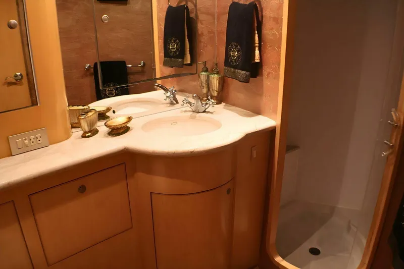 Slide: The Image of 2001 Donzi 73' Sport Fish  Master Head - 5710497