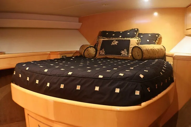 Slide: The Image of 2001 Donzi 73' Sport Fish  VIP Stateroom (5) - 5708873