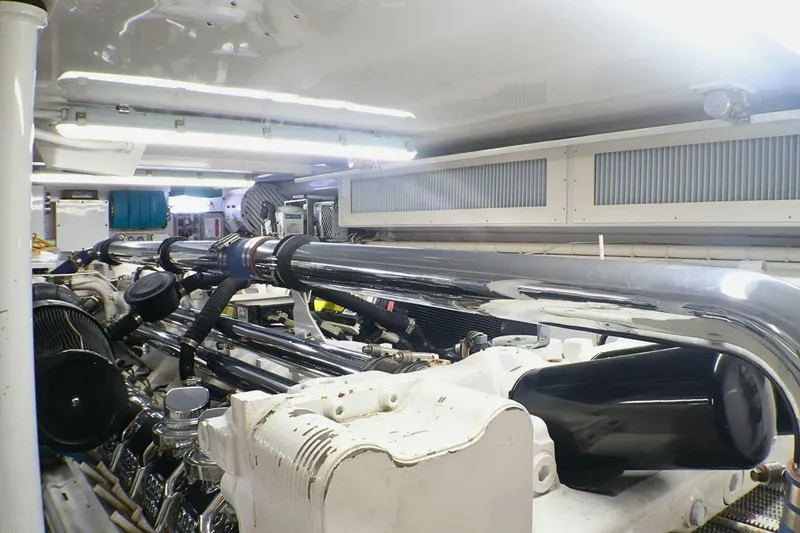 Slide: The Image of 2001 Donzi 73' Sport Fish  Engine Room (5) - 5708836