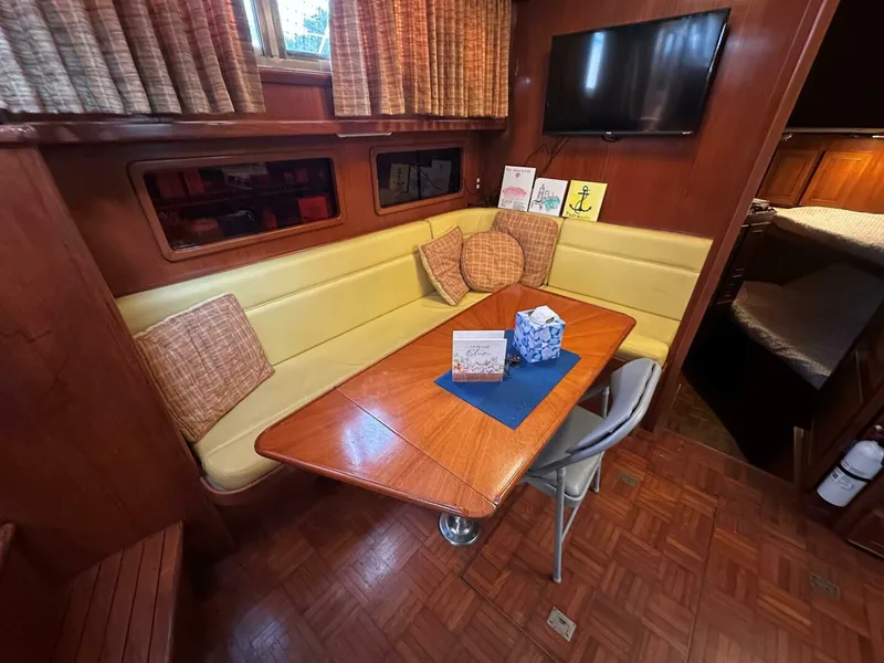 Slide: The Image of 1018 Padraigin Dinette - 5786120